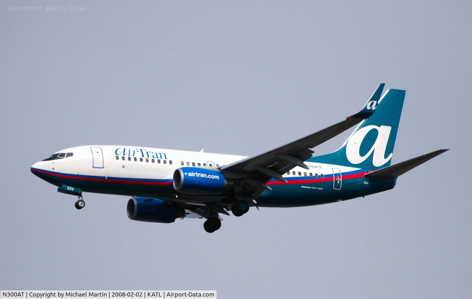 N300AT, 2006 Boeing 737-7BD C/N 33923, On final for Runway 26R