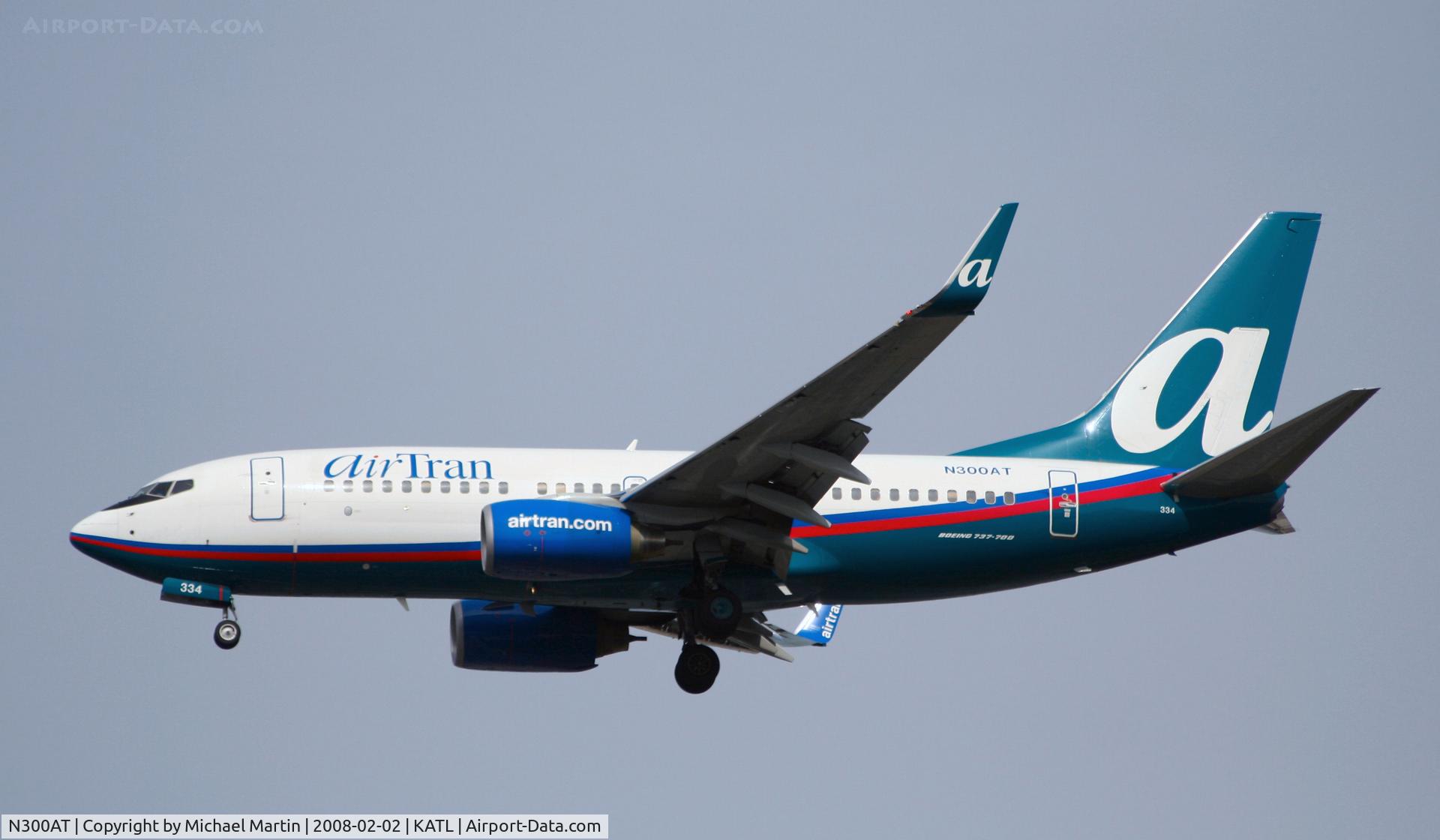 N300AT, 2006 Boeing 737-7BD C/N 33923, On final for Runway 26R