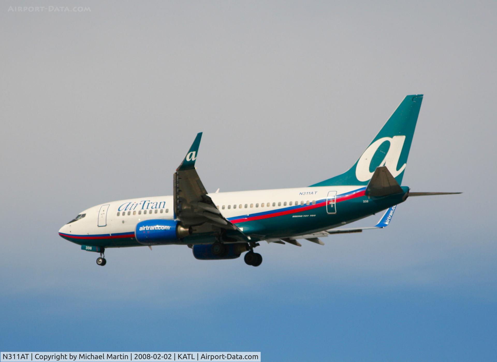 N311AT, 2006 Boeing 737-7BD C/N 33930, Over the numbers of 26R