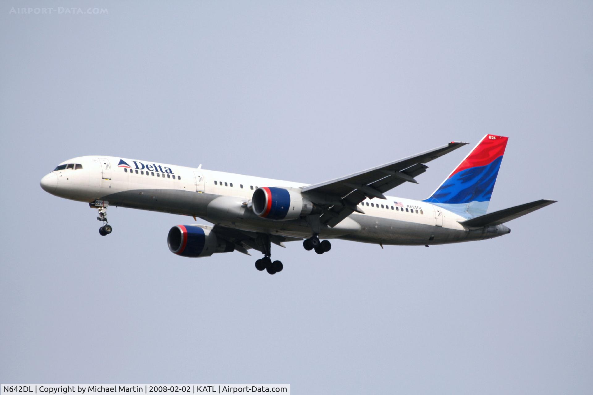 N642DL, 1988 Boeing 757-232 C/N 23996, On final for Runway 26R