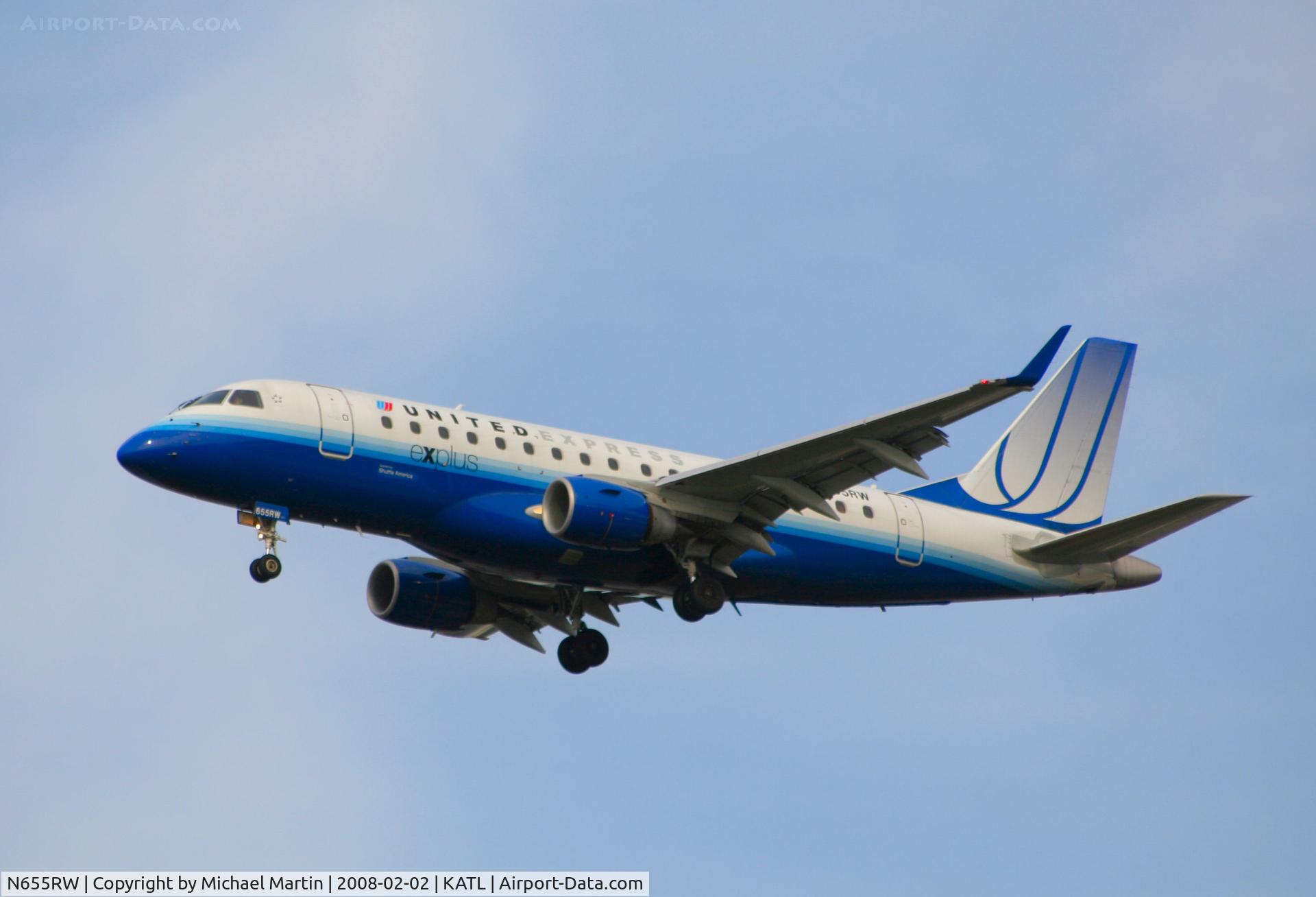 N655RW, 2005 Embraer 170SE (ERJ-170-100SE) C/N 17000105, On final for Runway 26R