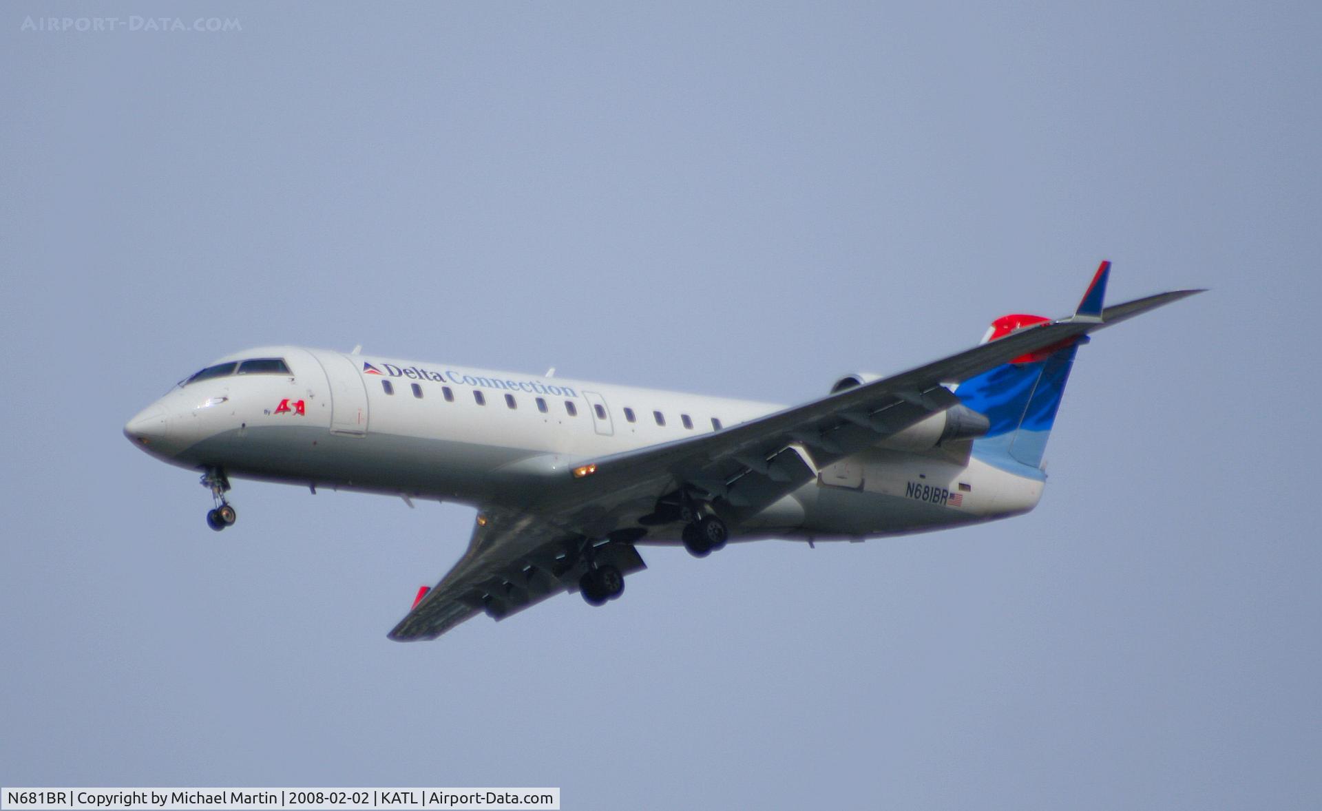N681BR, 2002 Bombardier CRJ-200ER (CL-600-2B19) C/N 7680, On final for Runway 26R
