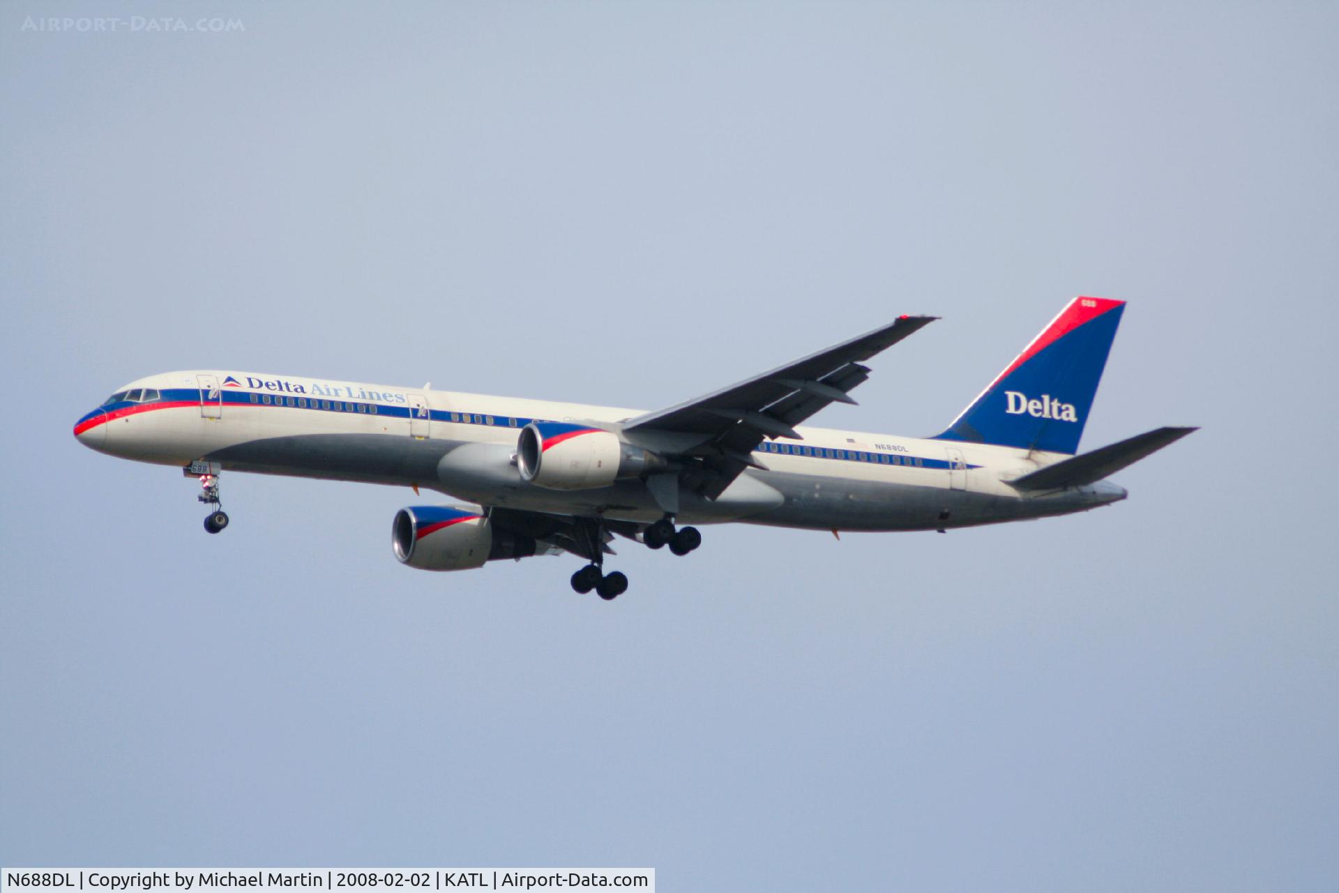 N688DL, 1998 Boeing 757-232 C/N 27587, On final for Runway 26R