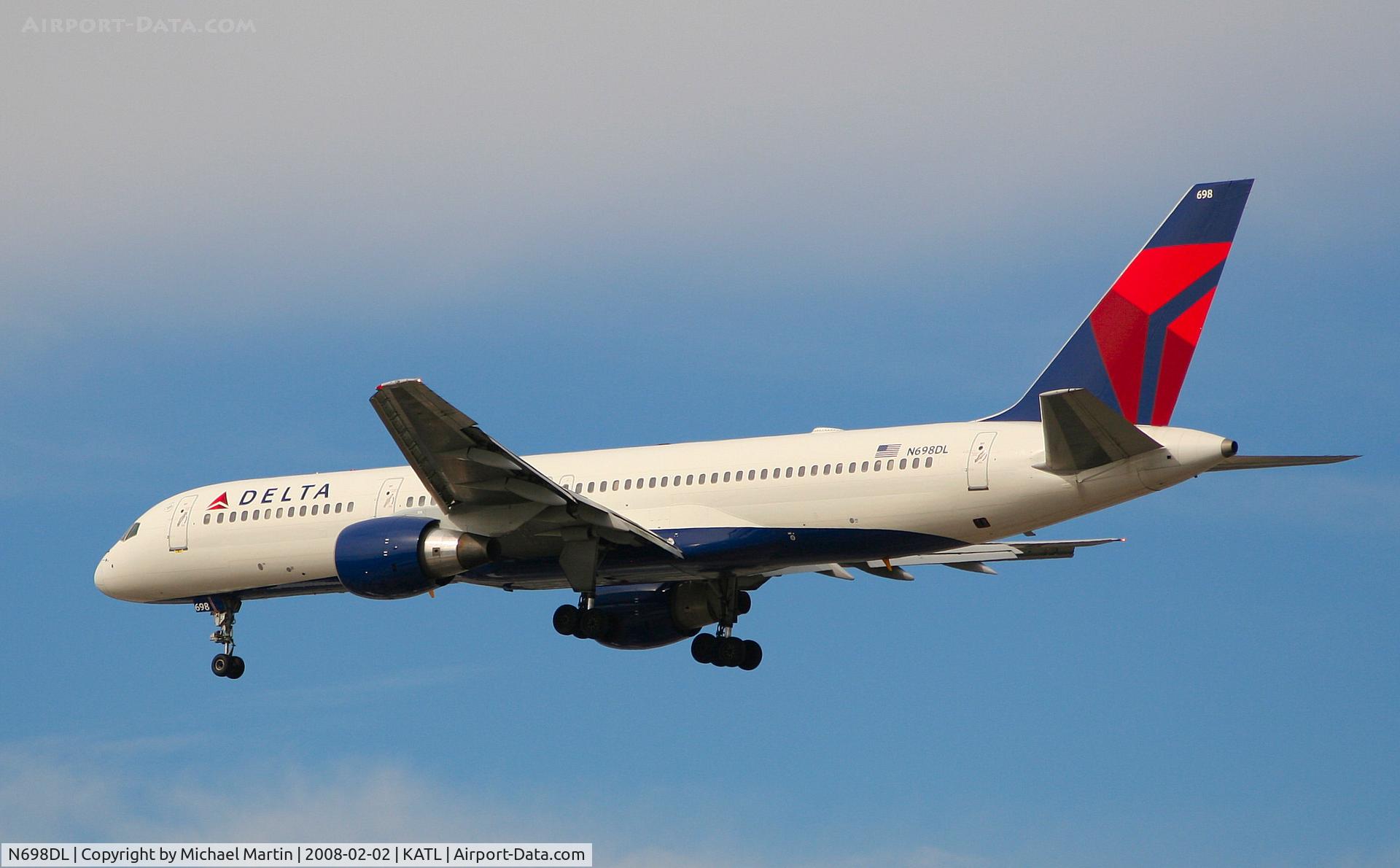 N698DL, 1999 Boeing 757-232 C/N 29911, Over the numbers of 26R