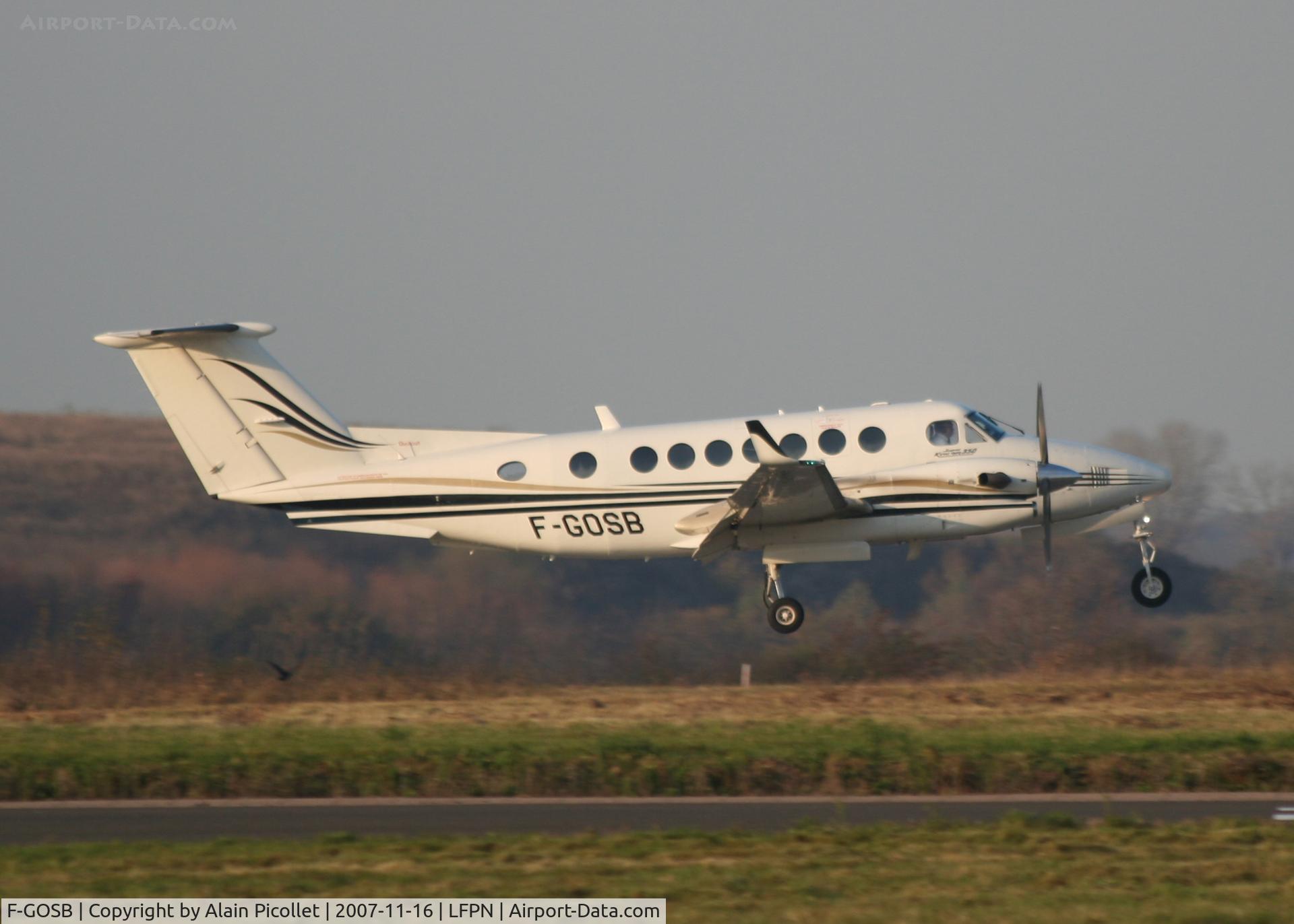 F-GOSB, Beech B300C King Air King Air C/N FL-301, landing
