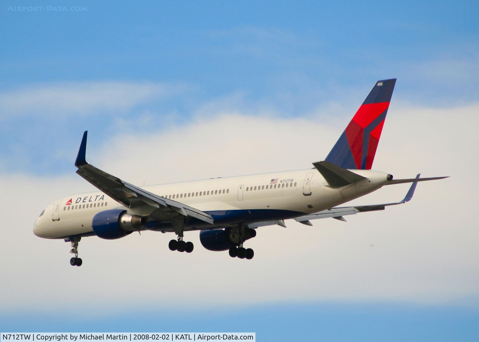 N712TW, 1997 Boeing 757-2Q8 C/N 27624, Former American Airlines on final for 26R