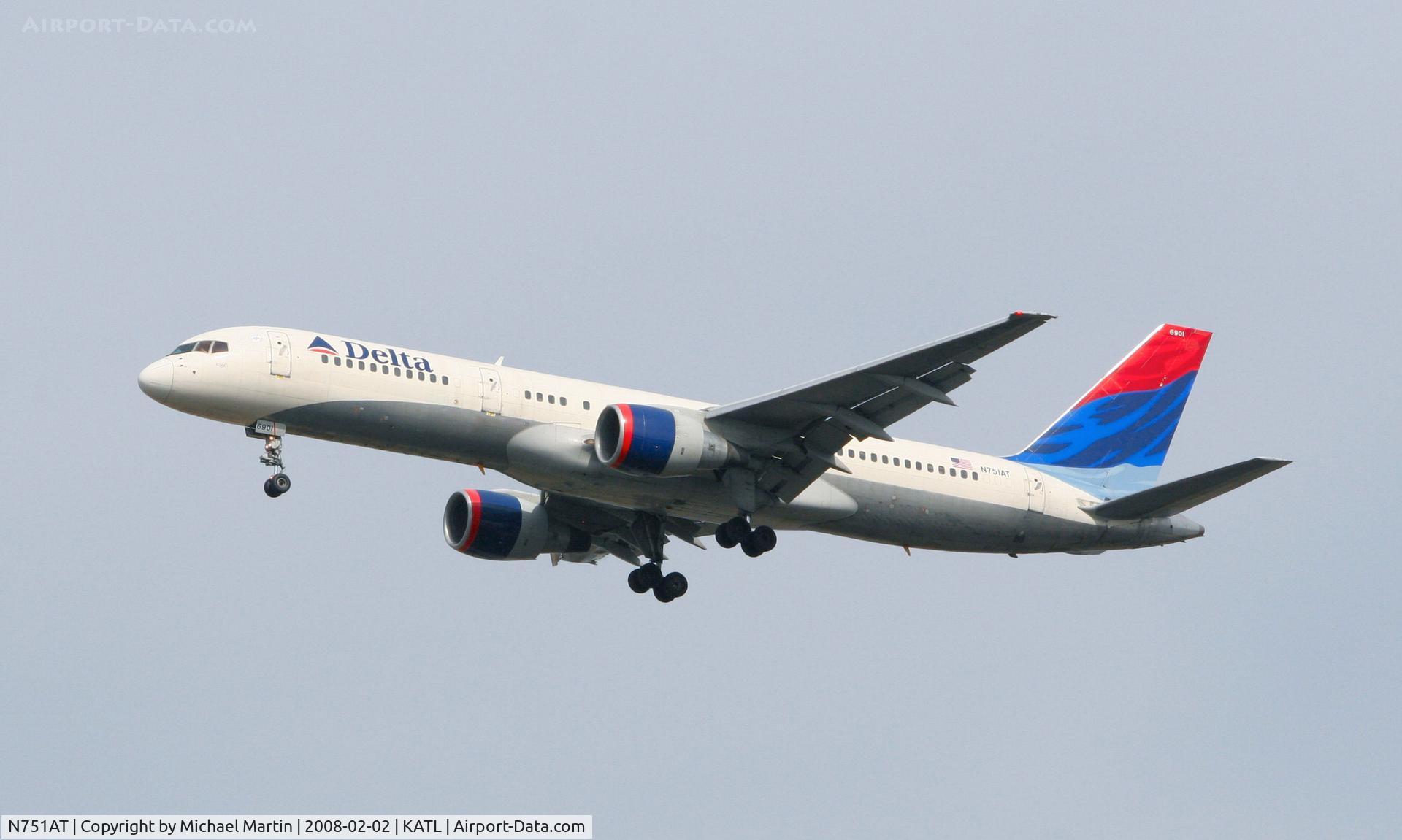 N751AT, 1984 Boeing 757-212 C/N 23125, On final for Runway 26R