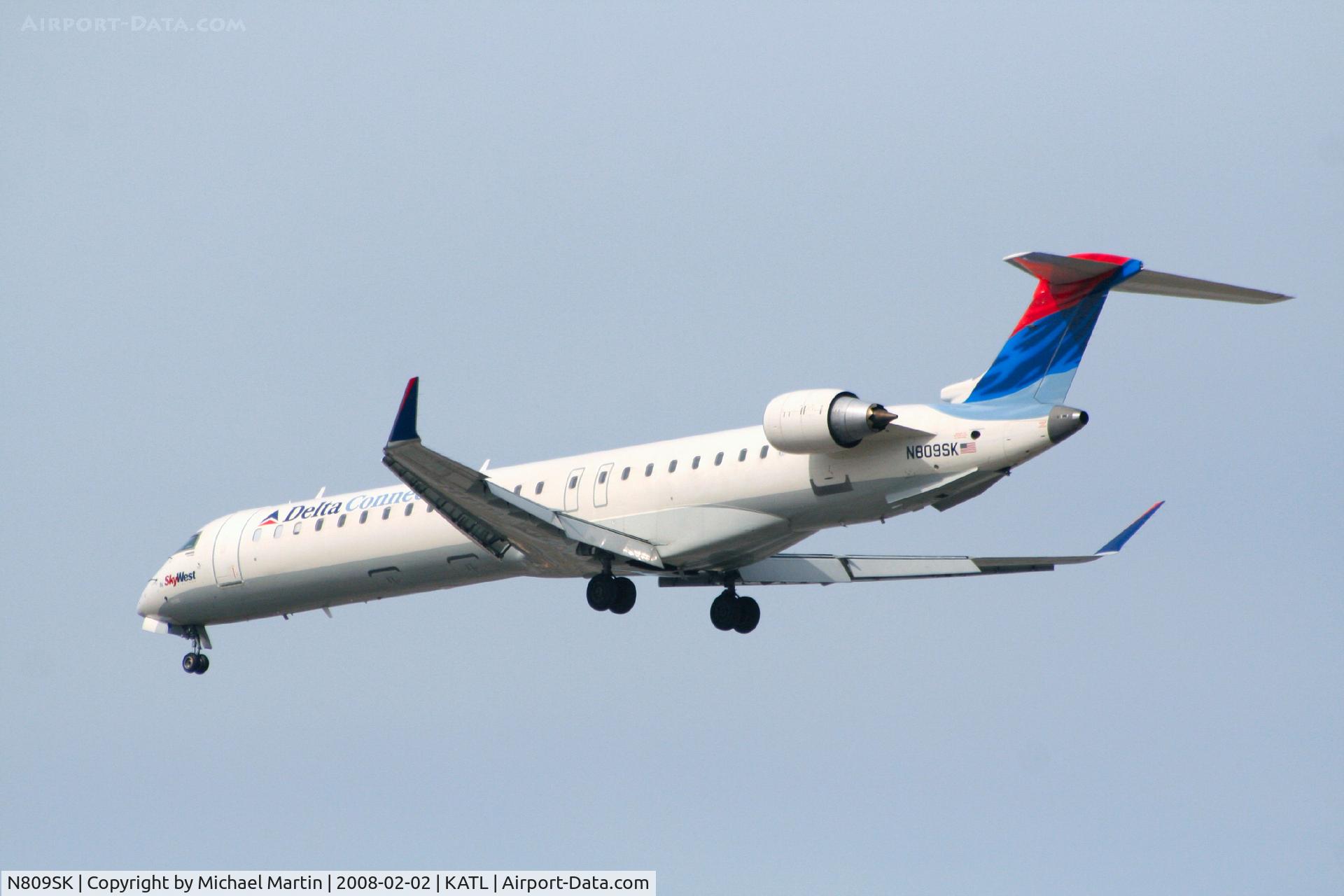 N809SK, 2006 Bombardier CRJ-900ER (CL-600-2D24) C/N 15086, Over the numbers of 26R