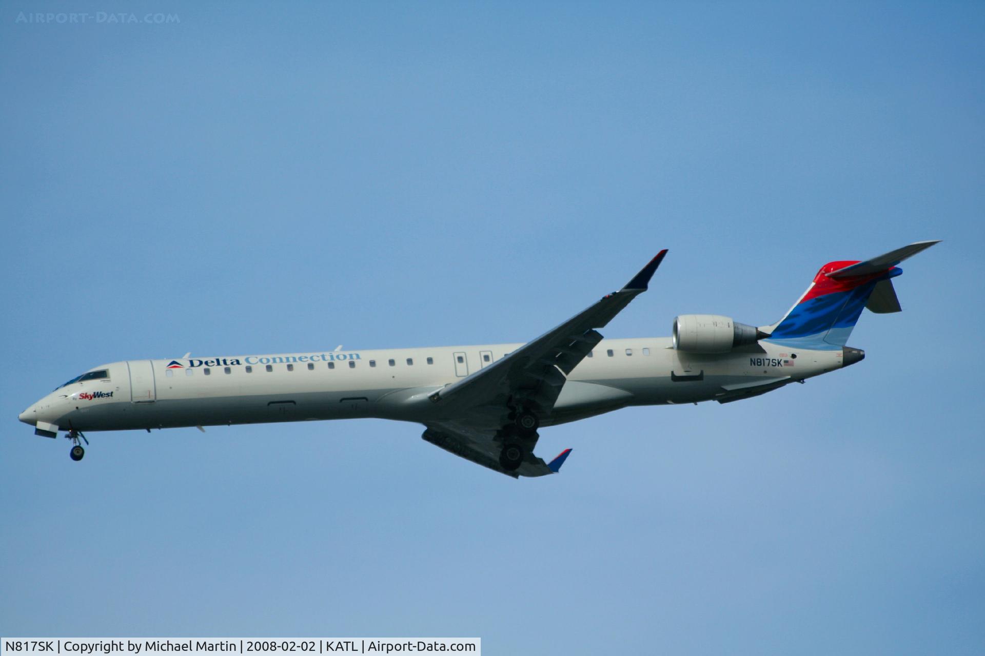 N817SK, 2006 Bombardier CRJ-900ER (CL-600-2D24) C/N 15107, On final for Runway 26R