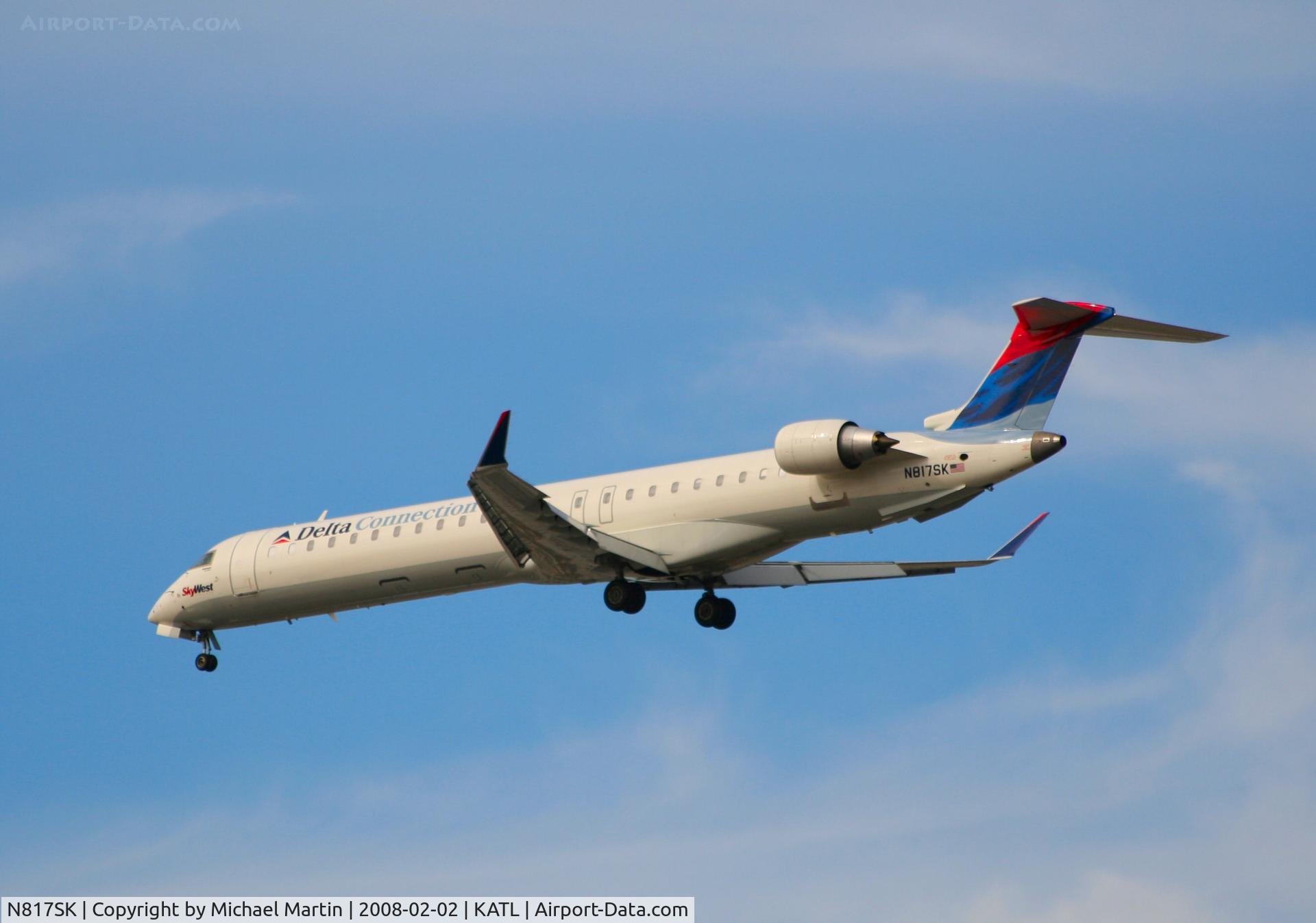 N817SK, 2006 Bombardier CRJ-900ER (CL-600-2D24) C/N 15107, Over the numbers of 26R