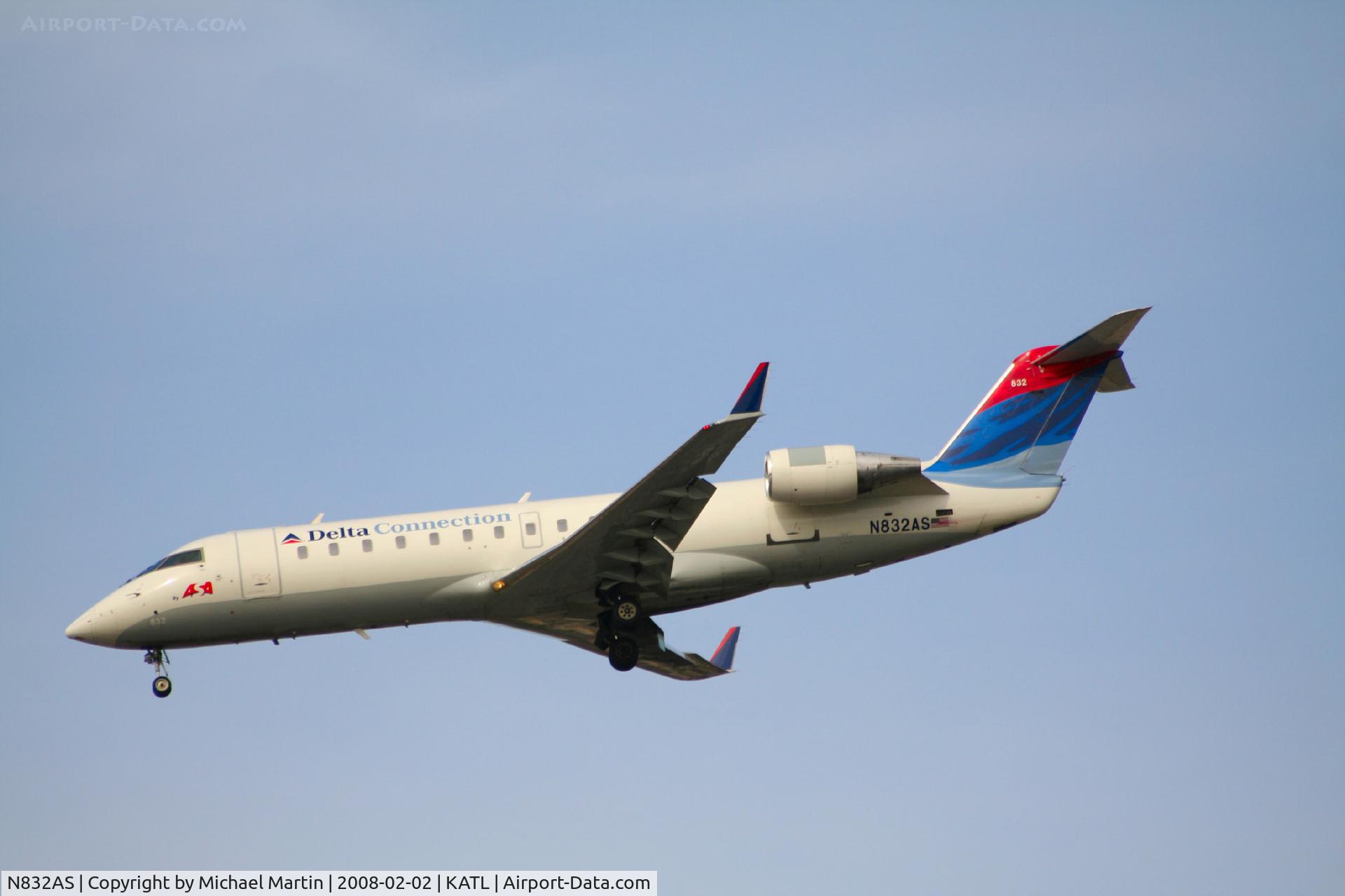 N832AS, 1998 Canadair CRJ-200ER (CL-600-2B19) C/N 7243, On final for Runway 26R