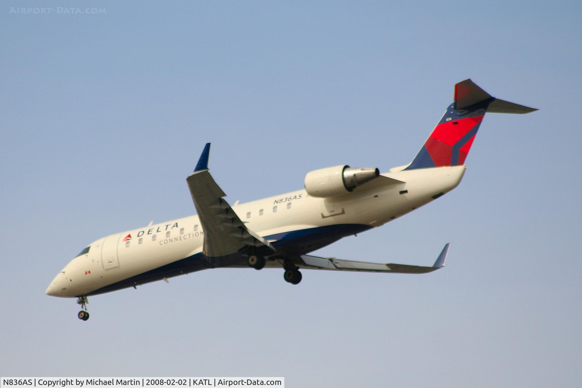 N836AS, 1998 Bombardier CRJ-200ER (CL-600-2B19) C/N 7263, Over the numbers of 26R