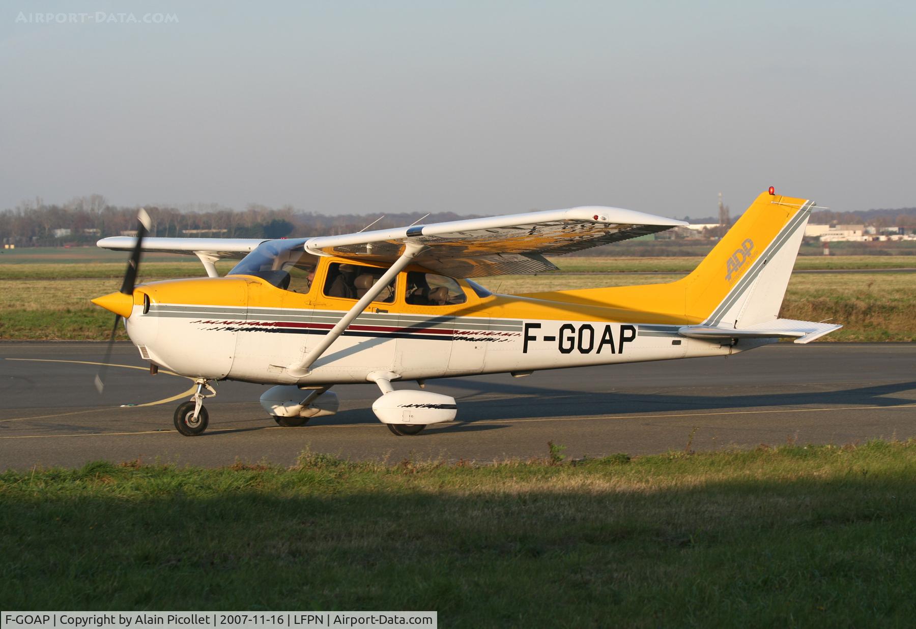 F-GOAP, 1998 Cessna 172R C/N 17280423, on runway