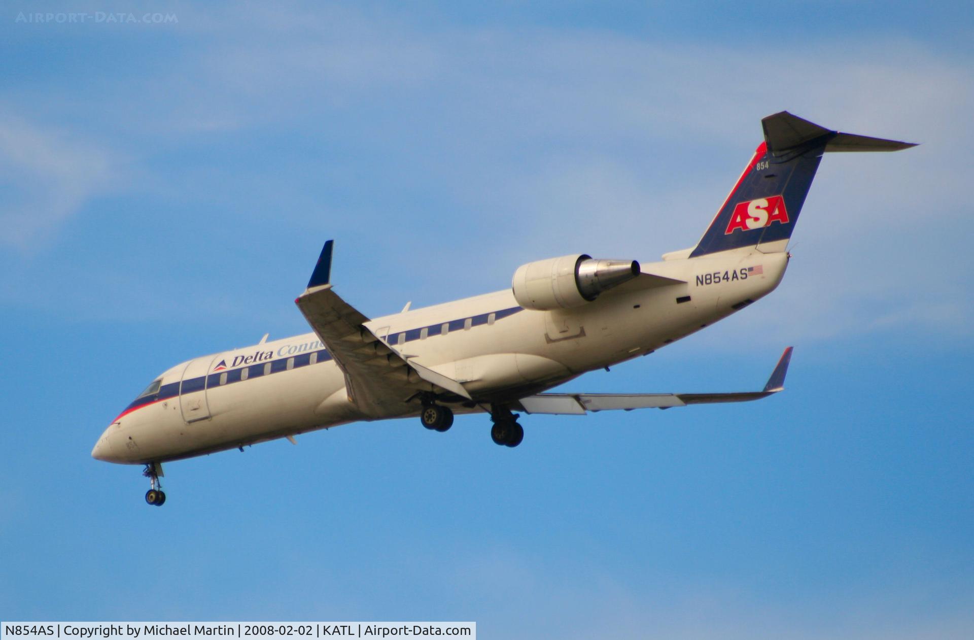 N854AS, 2000 Bombardier CRJ-200ER (CL-600-2B19) C/N 7382, Over the numbers of 26R