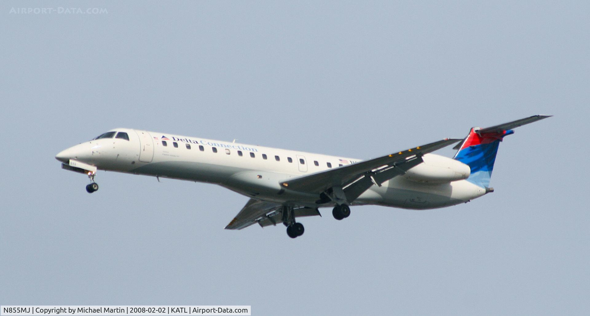 N855MJ, 2002 Embraer ERJ-145LR (EMB-145LR) C/N 145614, On final for Runway 26R