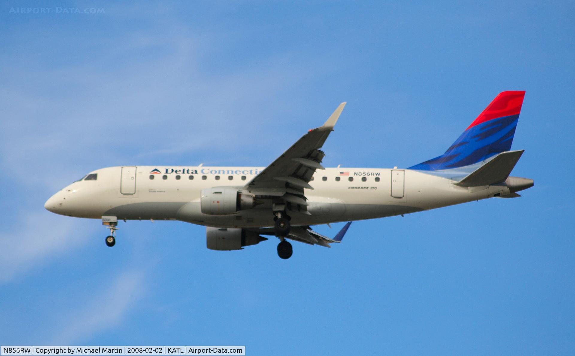 N856RW, 2005 Embraer 170SE (ERJ-170-100SE) C/N 17000078, On final for Runway 26R