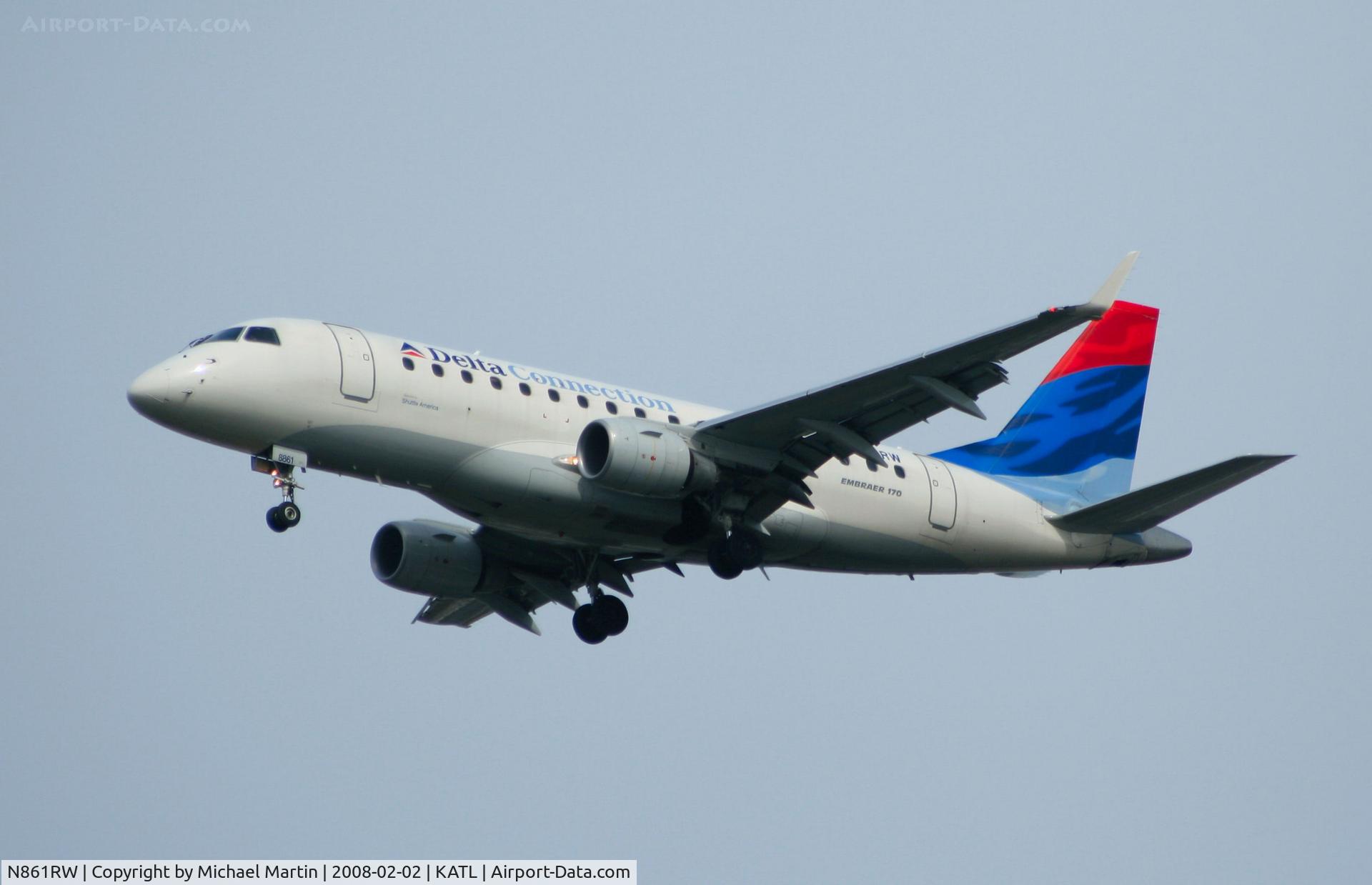 N861RW, 2005 Embraer 170SE (ERJ-170-100SE) C/N 17000094, On final for Runway 26R