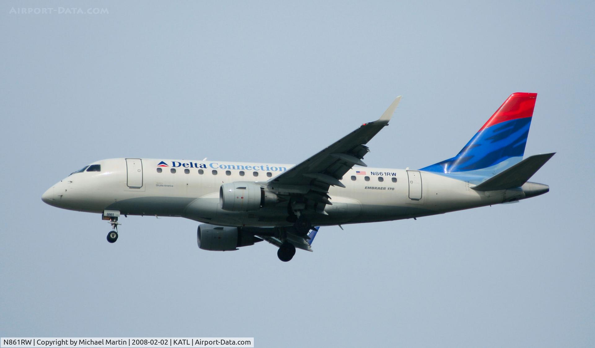 N861RW, 2005 Embraer 170SE (ERJ-170-100SE) C/N 17000094, On final for Runway 26R