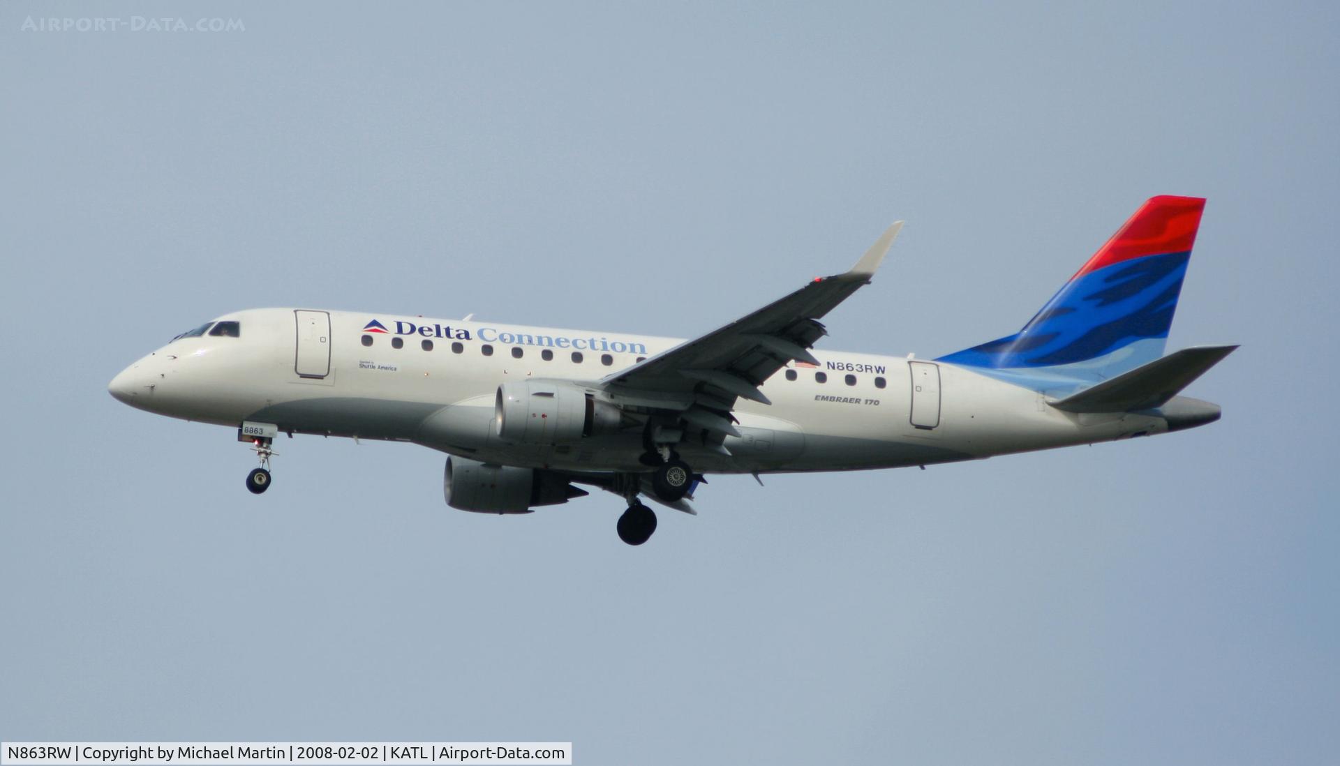 N863RW, 2005 Embraer 170SE (ERJ-170-100SE) C/N 17000100, On final for Runway 26R