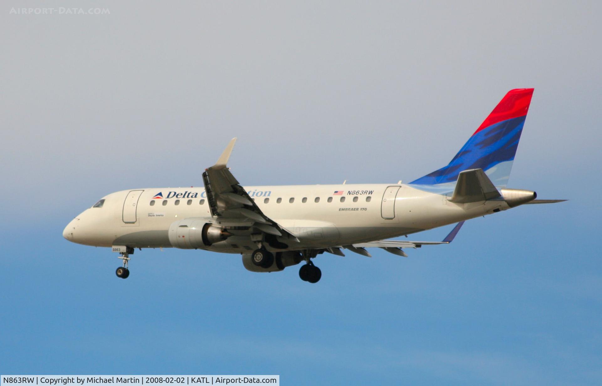 N863RW, 2005 Embraer 170SE (ERJ-170-100SE) C/N 17000100, Over the numbers of 26R