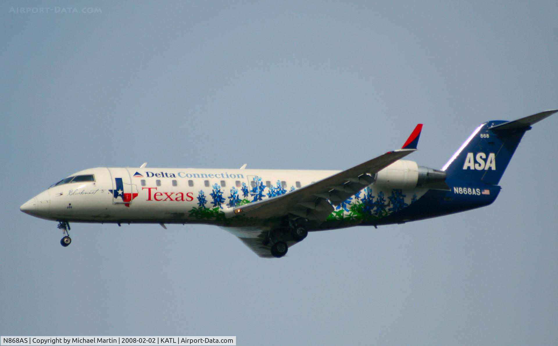 N868AS, 2001 Bombardier CRJ-200ER (CL-600-2B19) C/N 7474, Over the numbers of 26R