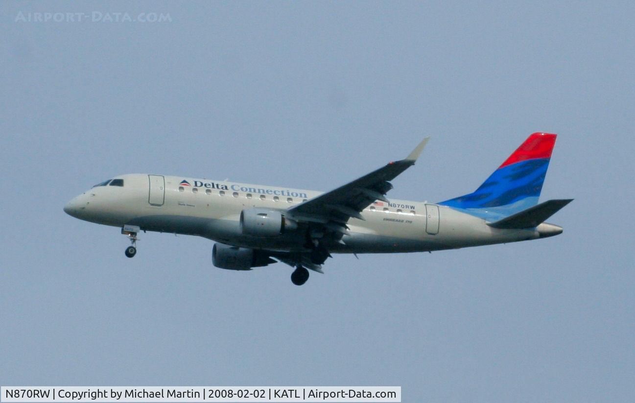 N870RW, 2006 Embraer 170SU (ERJ-170-100SU) C/N 17000138, On final for Runway 26R