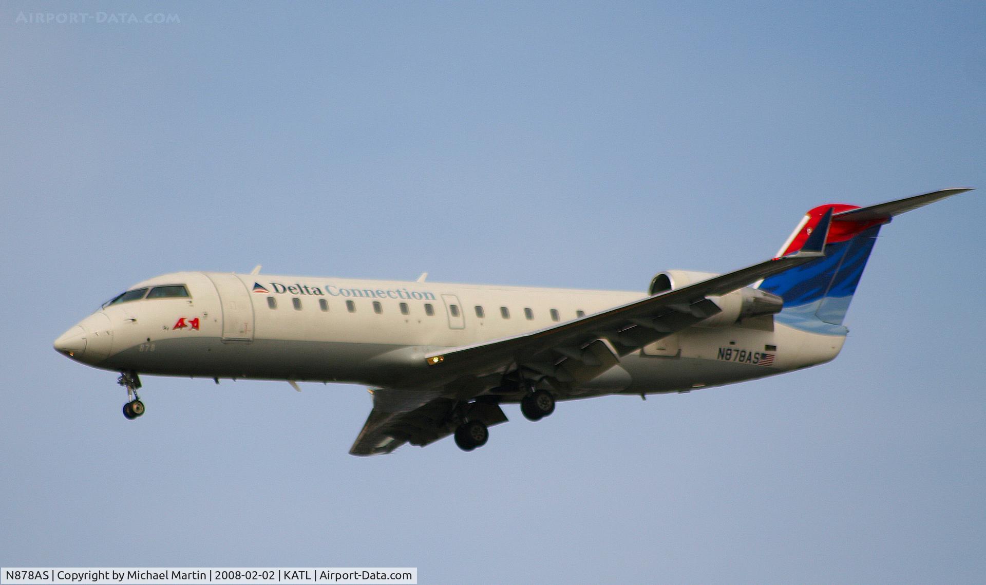 N878AS, 2002 Bombardier CRJ-200ER (CL-600-2B19) C/N 7590, On final for Runway 26R