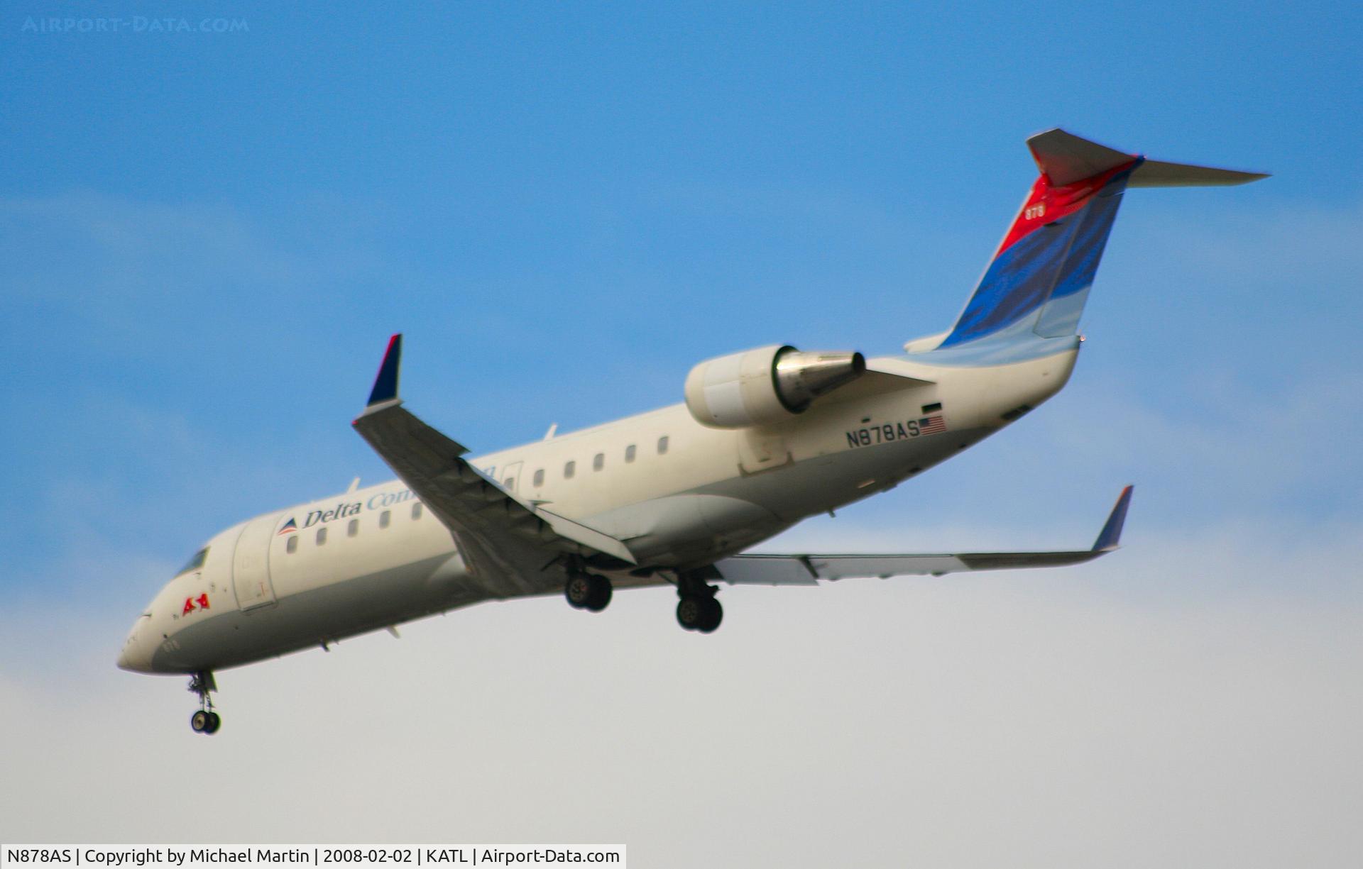 N878AS, 2002 Bombardier CRJ-200ER (CL-600-2B19) C/N 7590, Over the numbers of 26R