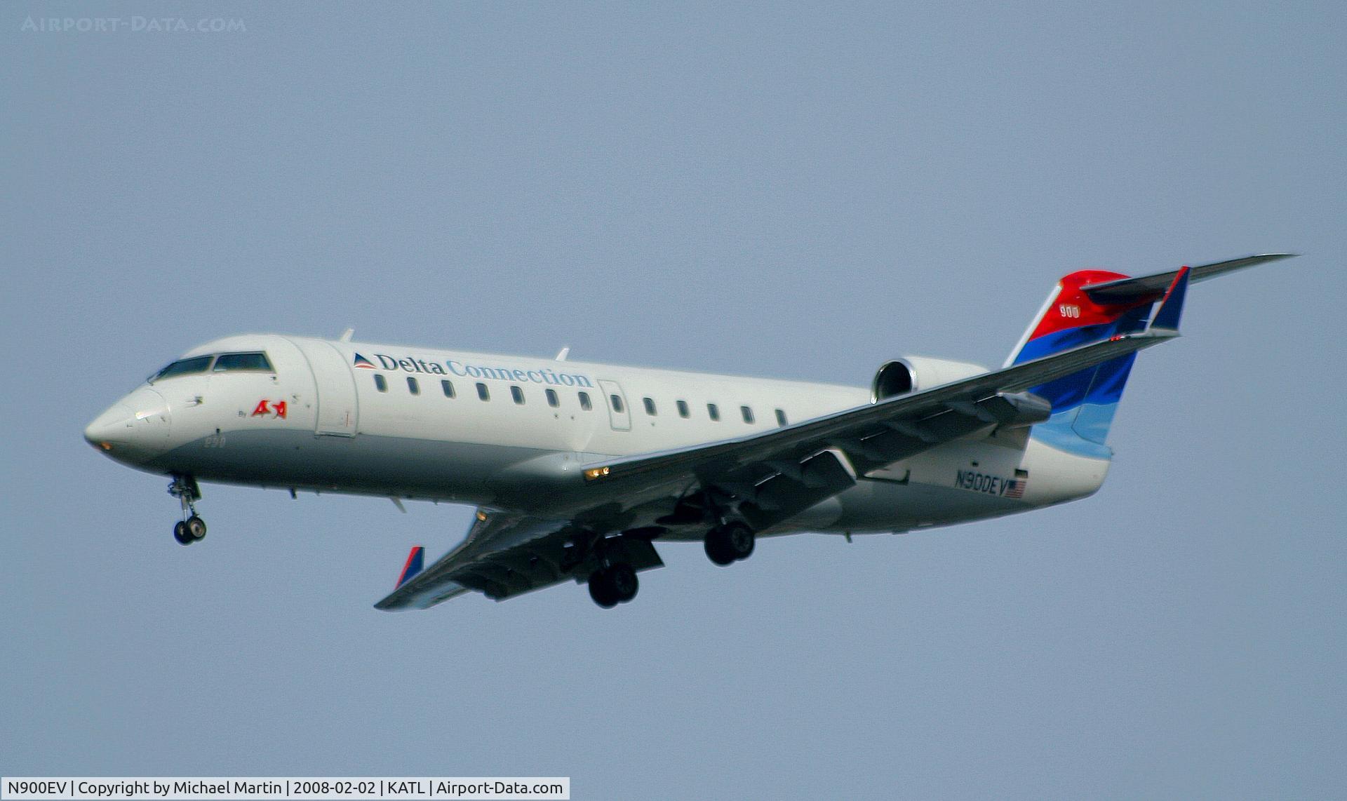 N900EV, 2002 Bombardier CRJ-200ER (CL-600-2B19) C/N 7608, On final for Runway 26R