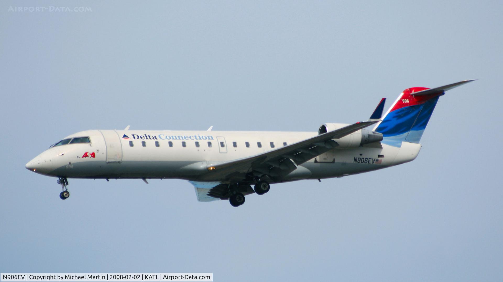 N906EV, 2002 Bombardier CRJ-200ER (CL-600-2B19) C/N 7642, On final for Runway 26R