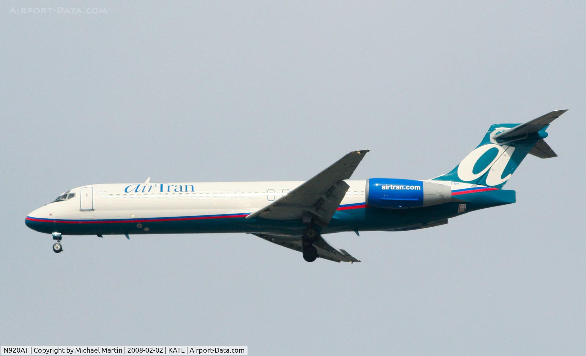 N920AT, 2000 Boeing 717-200 C/N 55083, On final for Runway 26R
