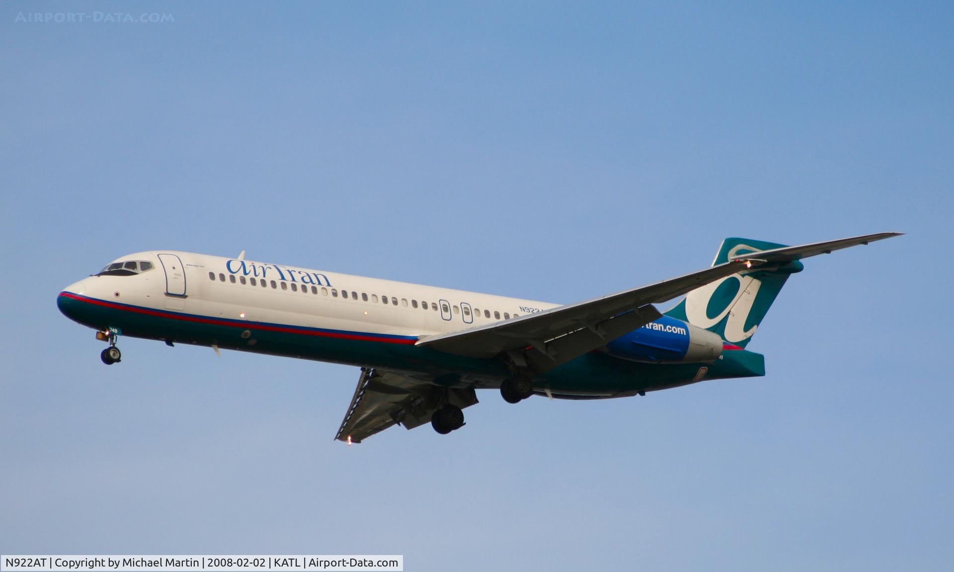 N922AT, 2005 Boeing 717-200 C/N 55050, On final for Runway 26R