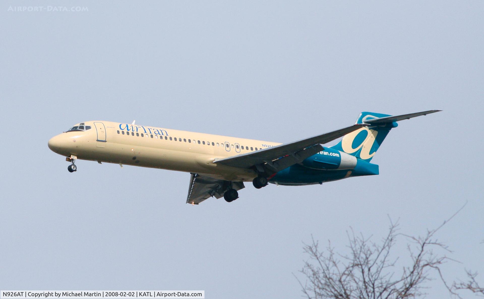 N926AT, 2000 Boeing 717-200 C/N 55078, On final for Runway 26R