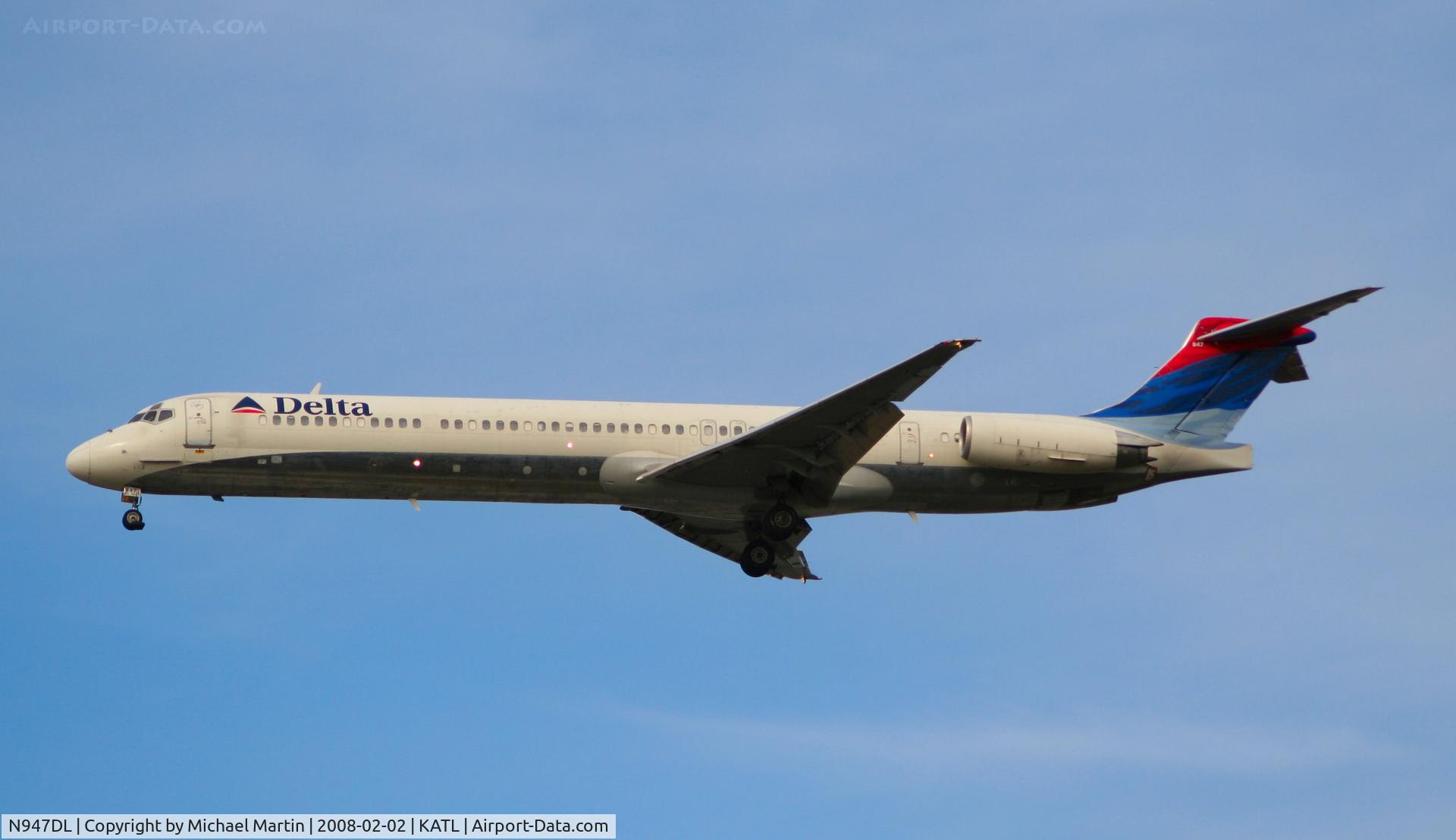 N947DL, 1989 McDonnell Douglas MD-88 C/N 49878, On final for Runway 26R