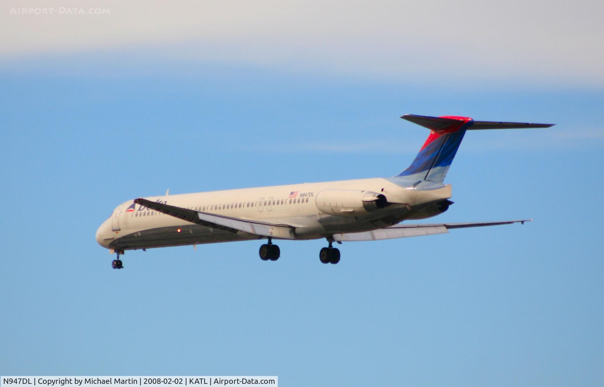 N947DL, 1989 McDonnell Douglas MD-88 C/N 49878, Over the numbers of 26R