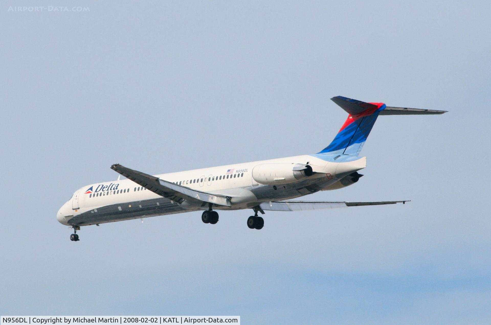 N956DL, 1990 McDonnell Douglas MD-88 C/N 49887, Over the numbers of 26R