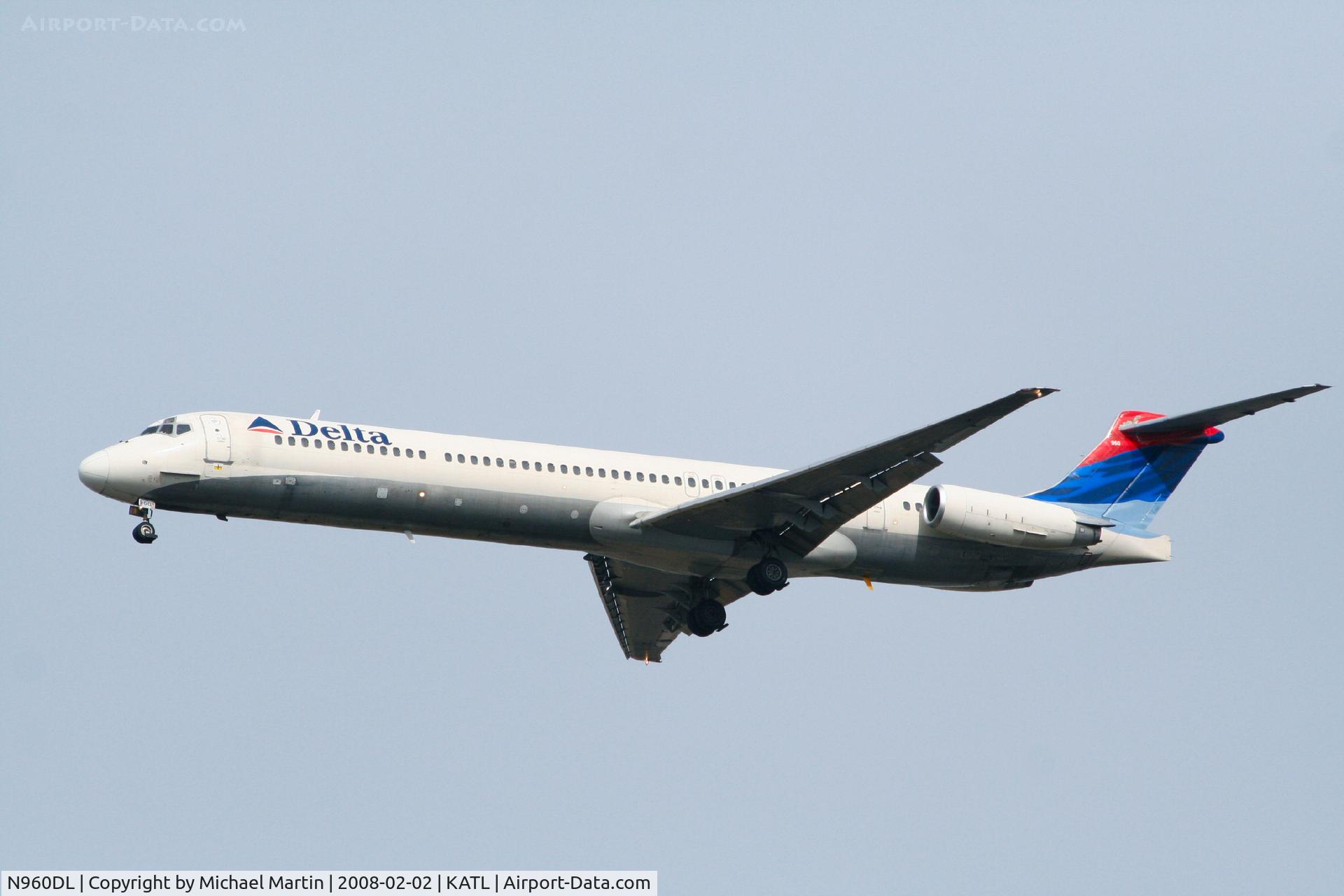 N960DL, 1990 McDonnell Douglas MD-88 C/N 49979, On final for Runway 26R