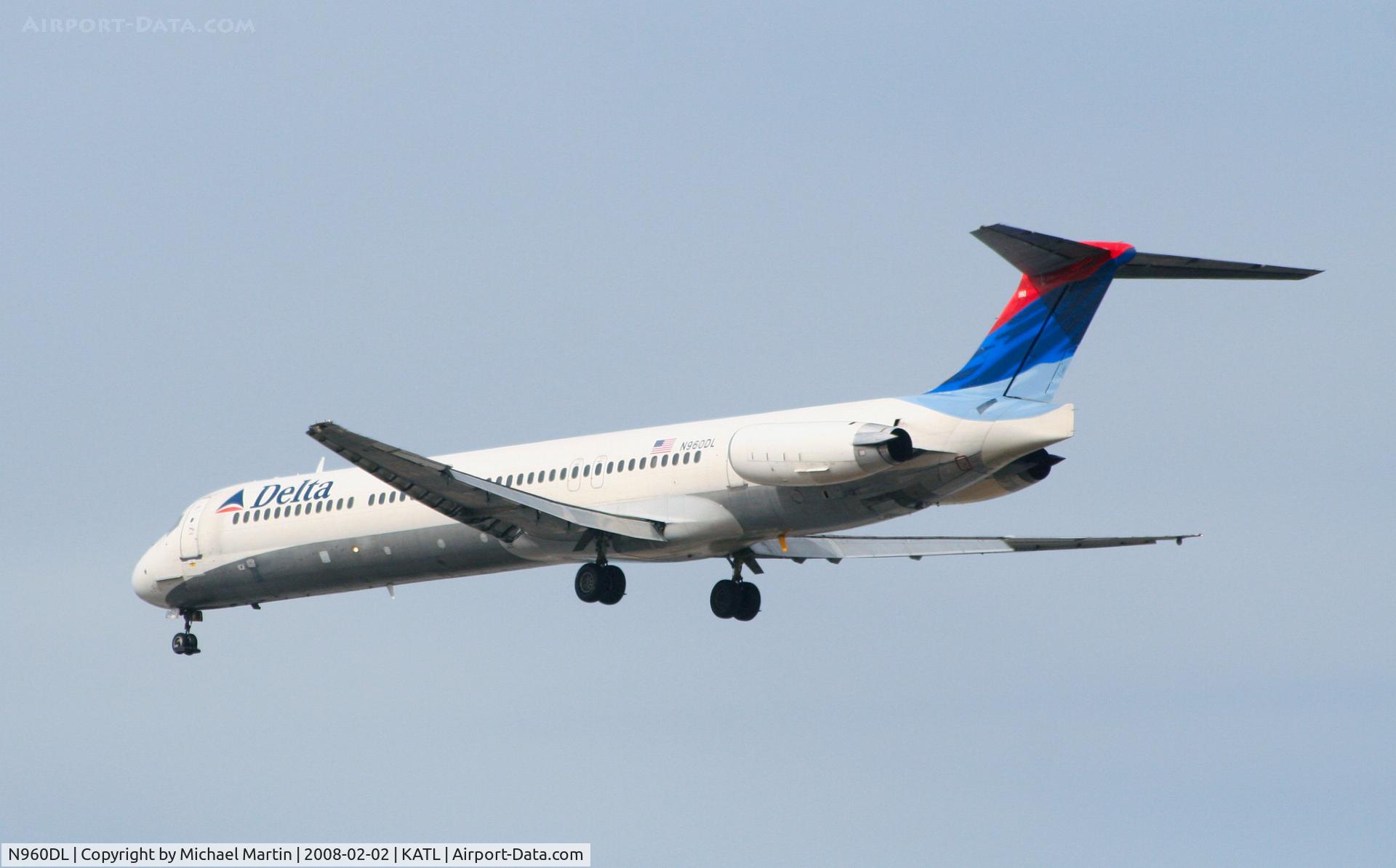 N960DL, 1990 McDonnell Douglas MD-88 C/N 49979, Over the numbers of 26R