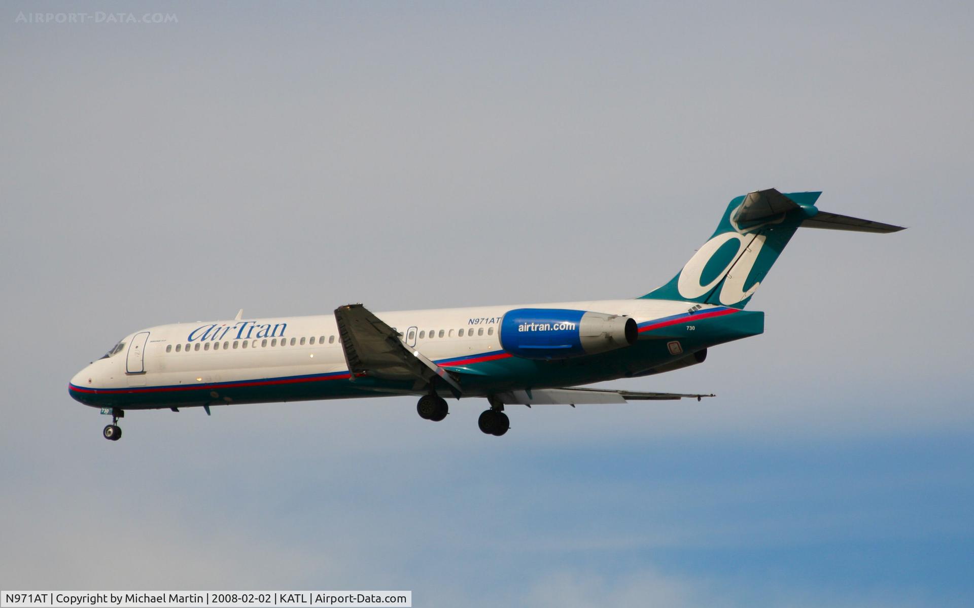 N971AT, 2001 Boeing 717-200 C/N 55032, Over the numbers of 26R