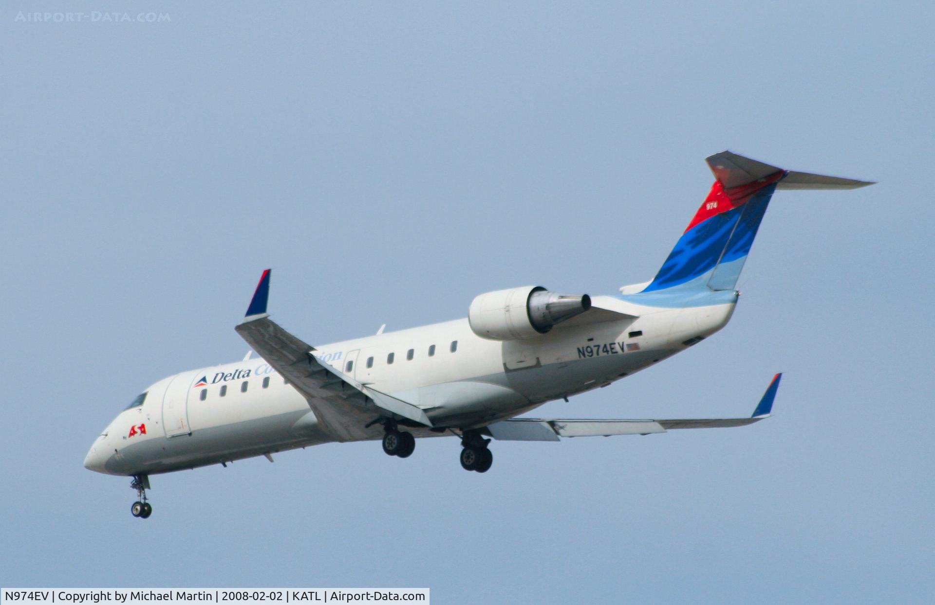 N974EV, 2001 Bombardier CRJ-200ER (CL-600-2B19) C/N 7594, Over the numbers of 26R