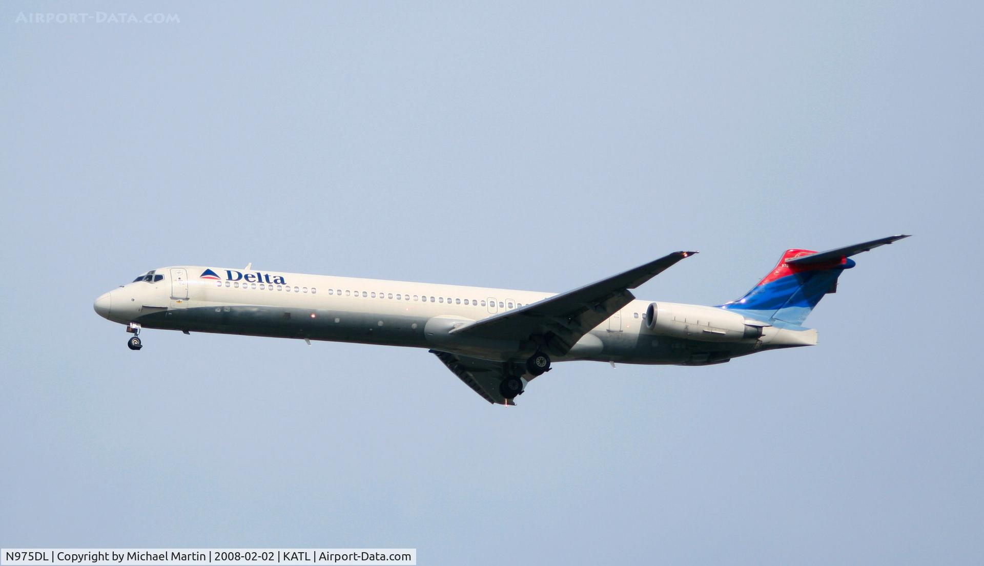 N975DL, 1991 McDonnell Douglas MD-88 C/N 53243, On final for Runway 26R