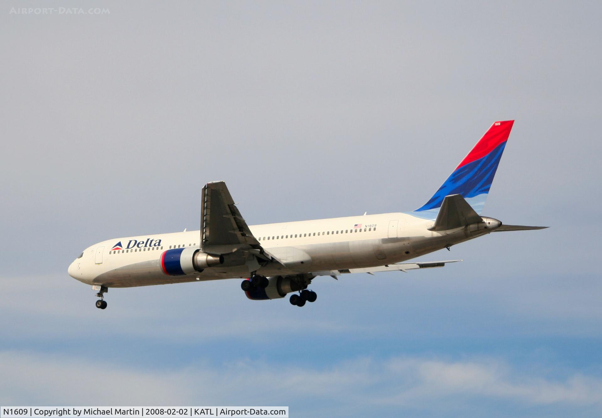 N1609, 2000 Boeing 767-332 C/N 30574, Over the numbers of 26R