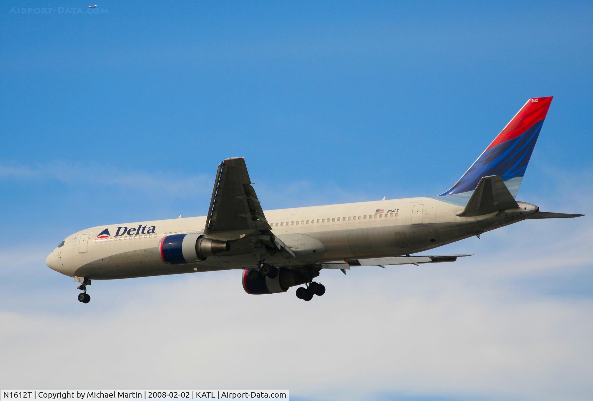 N1612T, 2001 Boeing 767-332 C/N 30575, Over the numbers of 26R