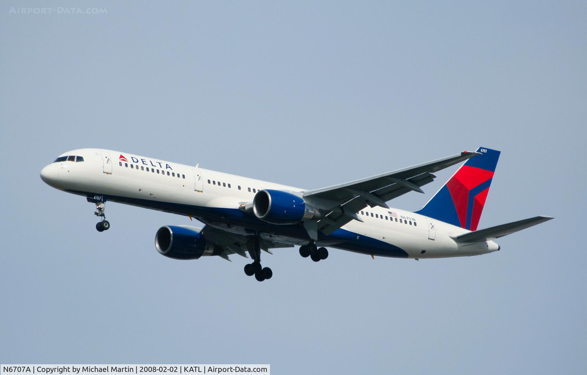 N6707A, 2000 Boeing 757-232 C/N 30395, On final for Runway 26R