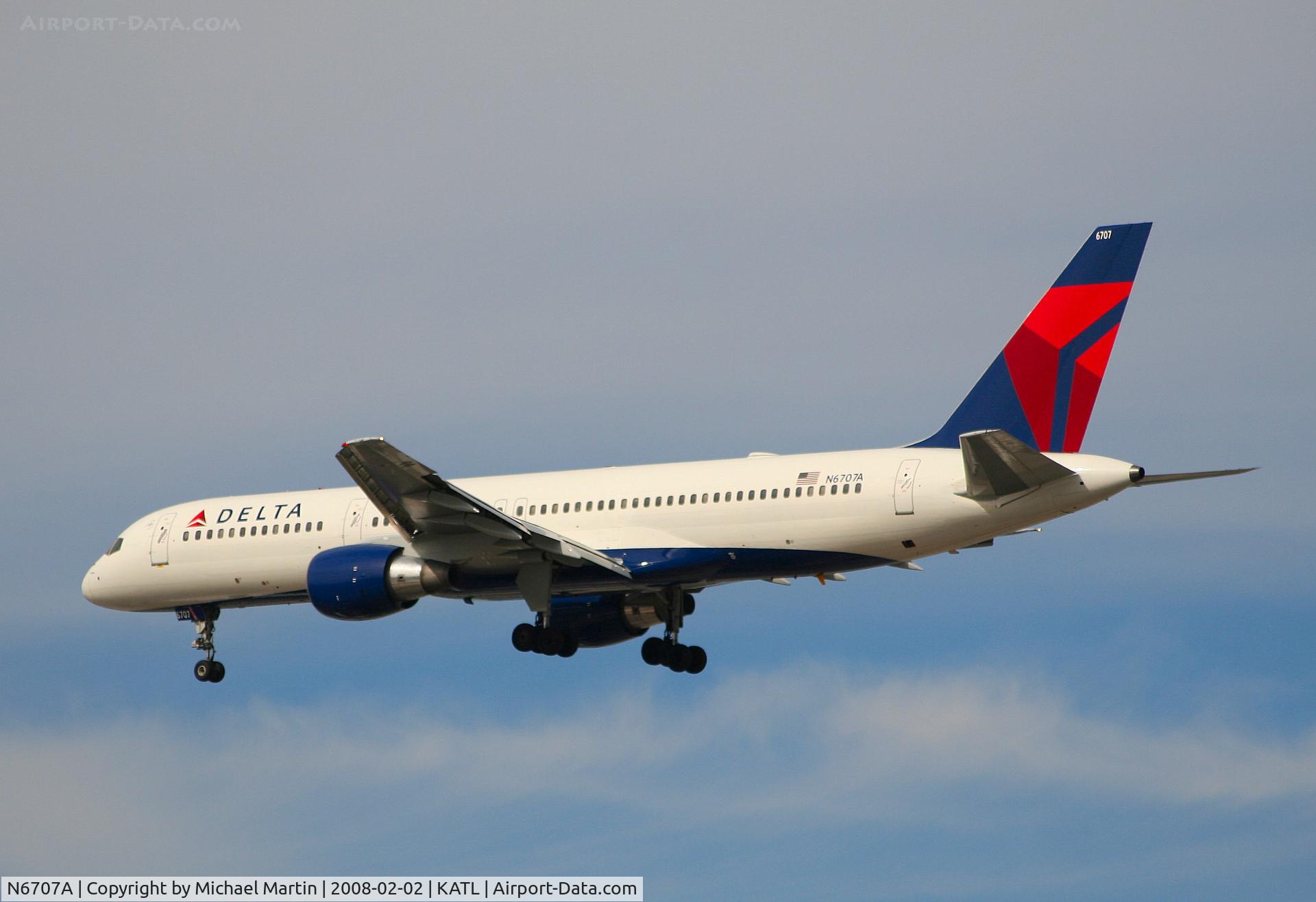 N6707A, 2000 Boeing 757-232 C/N 30395, Over the numbers of 26R