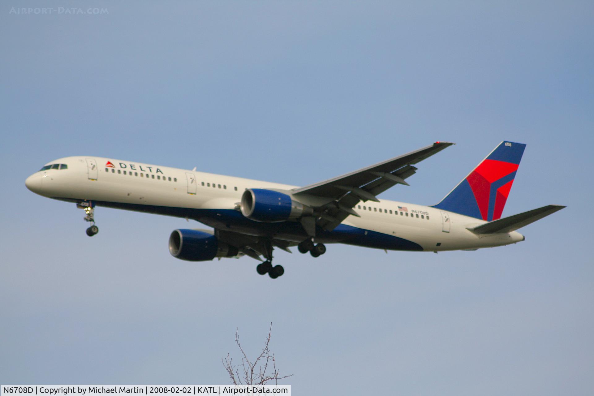 N6708D, 2000 Boeing 757-232 C/N 30480, On final for Runway 26R