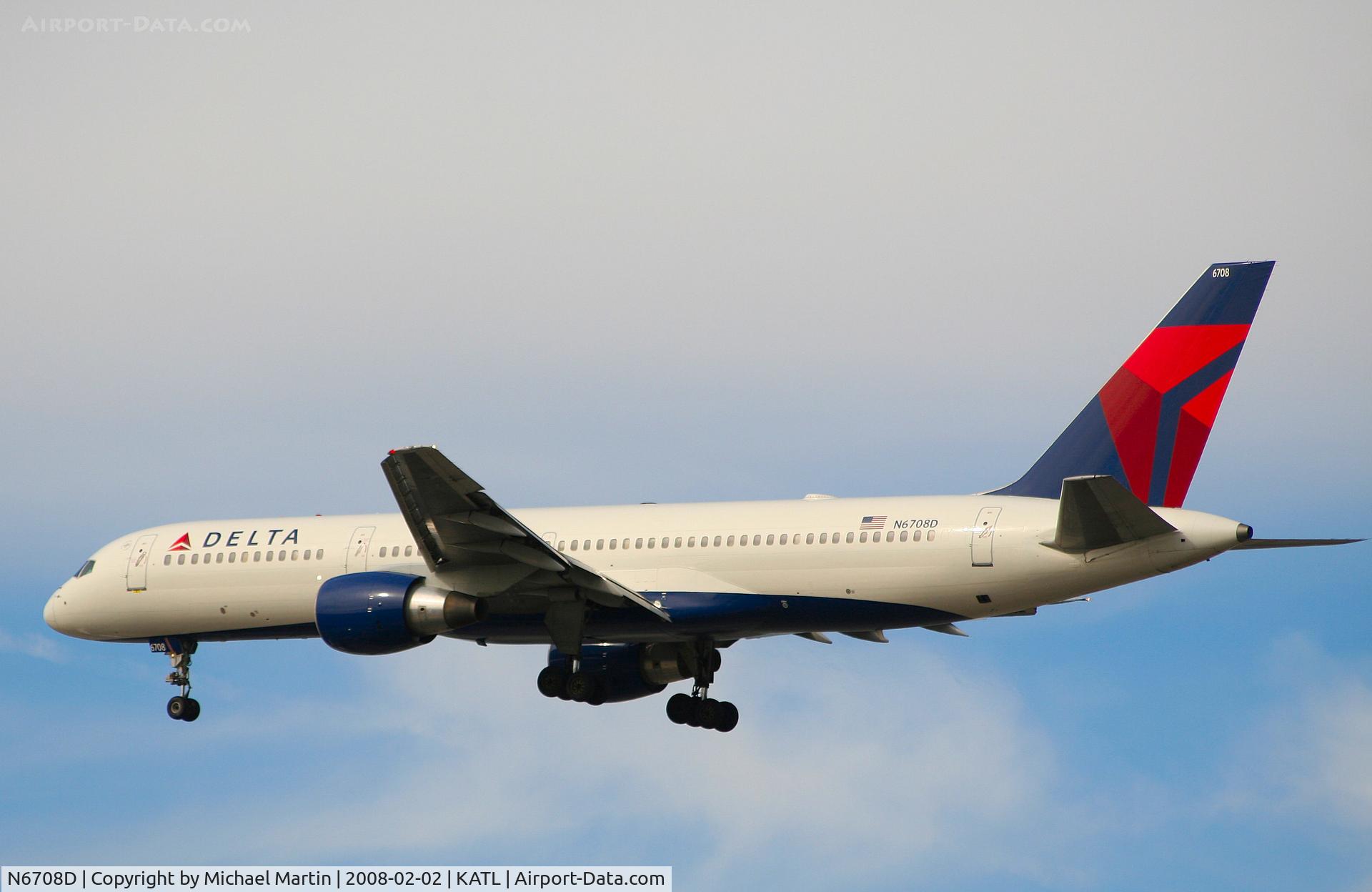 N6708D, 2000 Boeing 757-232 C/N 30480, Over the numbers of 26R