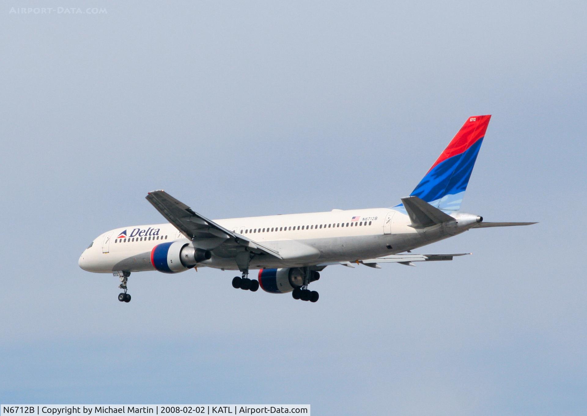 N6712B, 2000 Boeing 757-232 C/N 30484, Over the numbers of 26R