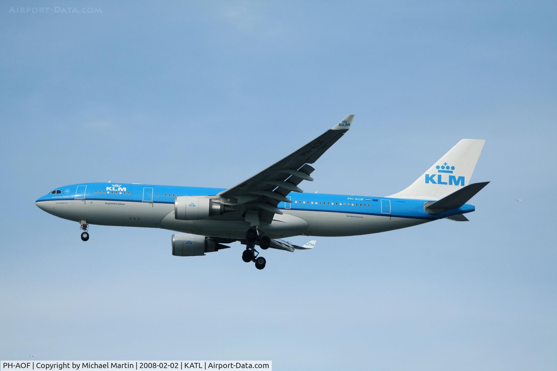 PH-AOF, 2006 Airbus A330-203 C/N 801, On final for Runway 26R