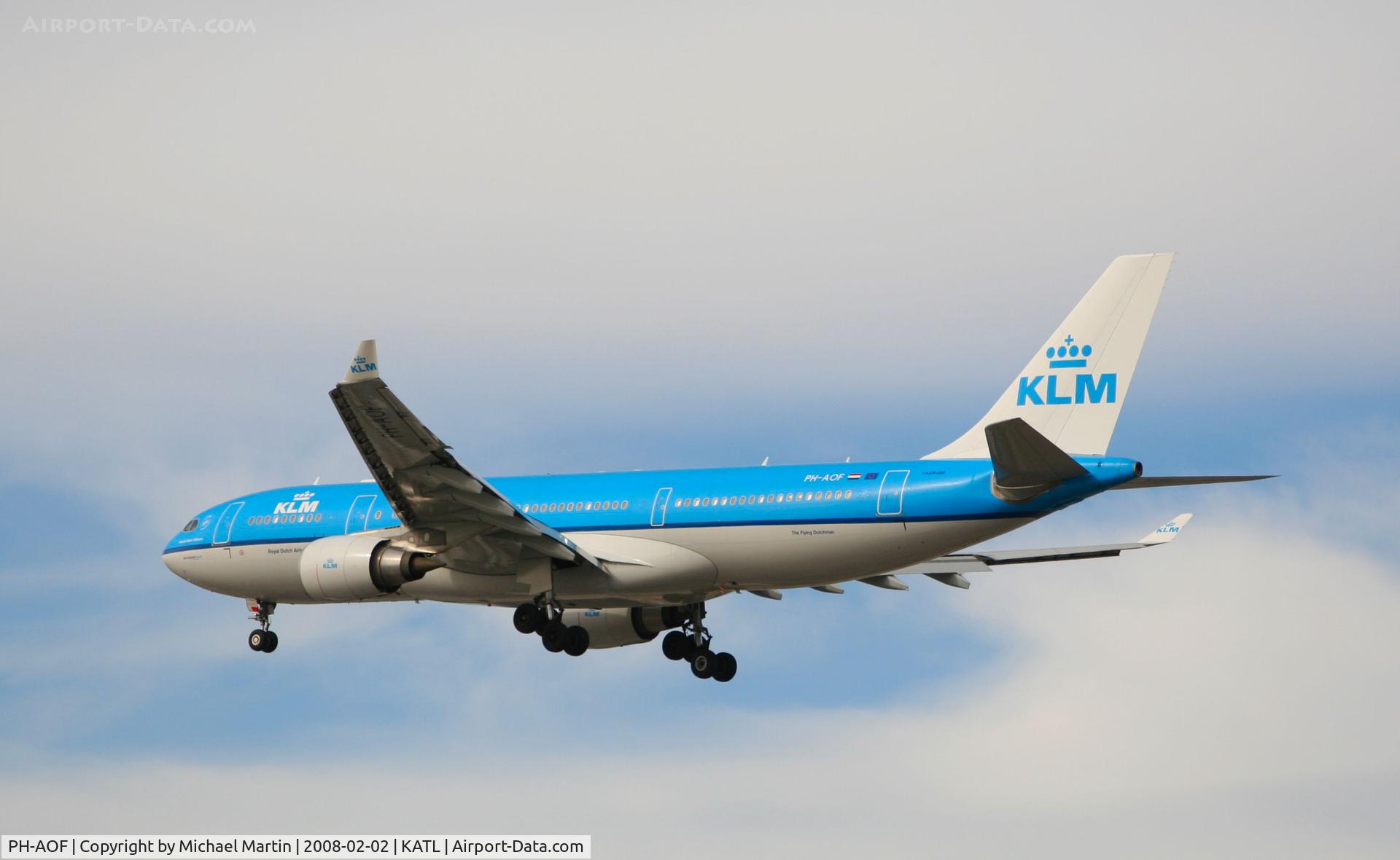 PH-AOF, 2006 Airbus A330-203 C/N 801, Over the numbers of 26R